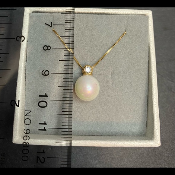 Simulated 10mm pearl pendant with CZ - Picture 3 of 5